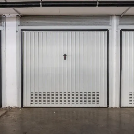 Emilia Street דירה מודנה